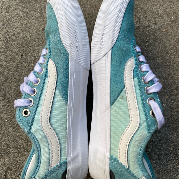 Vans - Picture 6 of 7